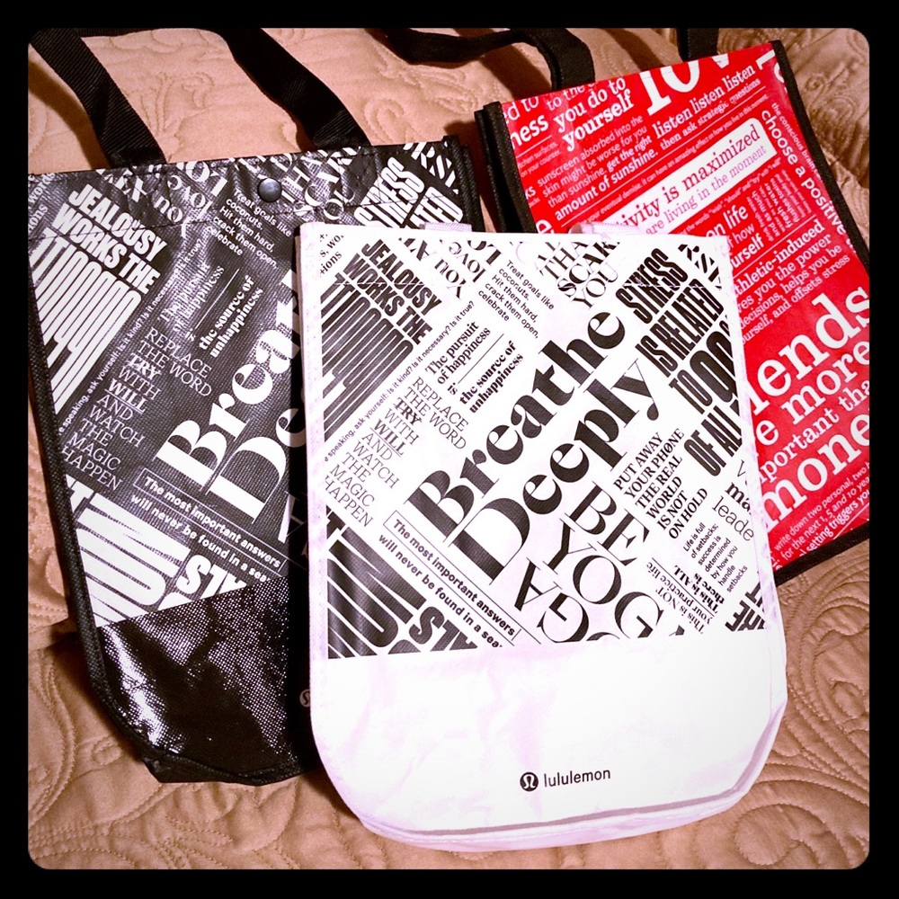 Free Lululemon tote with orders of 3 items